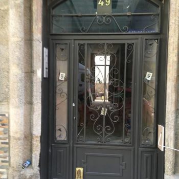 jer-puerta-entrada-hierro-lacado